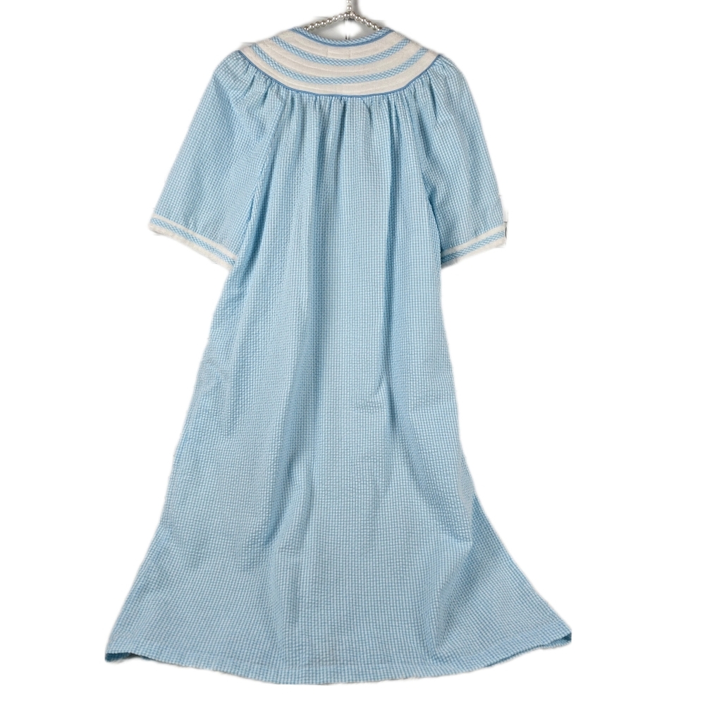 Simply Basic Lightweight Robe - Picture 5 of 11